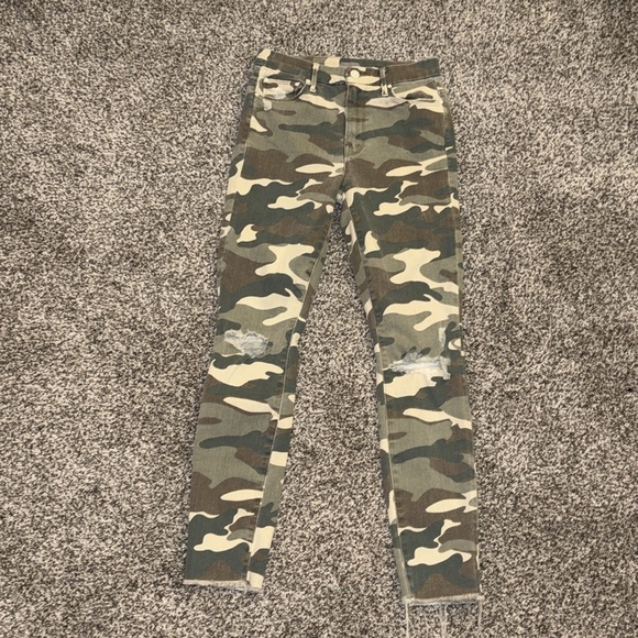Mother High Waisted Looker Ankle Fray in Camo - Picture 4 of 9